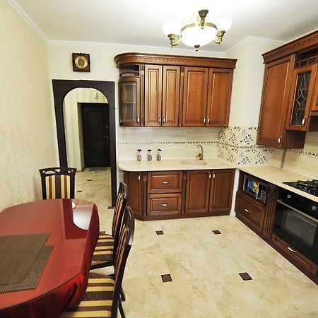 Apartment On Knyagini Olga Street リヴィウ エクステリア 写真